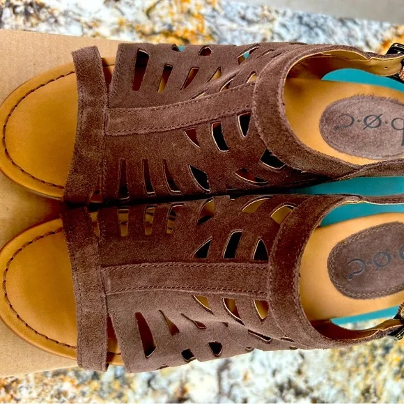 Taupe Suede B.O.C. Sandals size 7 - Picture 1 of 4